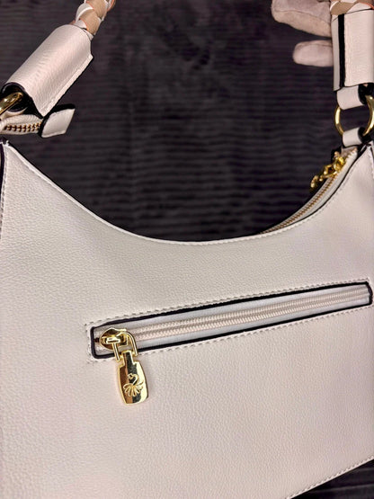 Bolsa Feminina Hobo Estruturada com Alça Trançada e Detalhes Dourados Modelo Brisa de Búzios