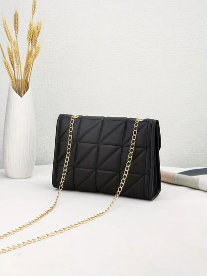 Bolsa Feminina Transversal  em Matelassê com Fecho Dourado Modelo Lumière Noir