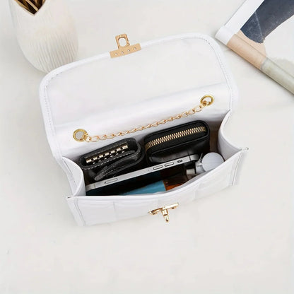 Bolsa Feminina Transversal  em Matelassê com Fecho Dourado Modelo Lumière Noir